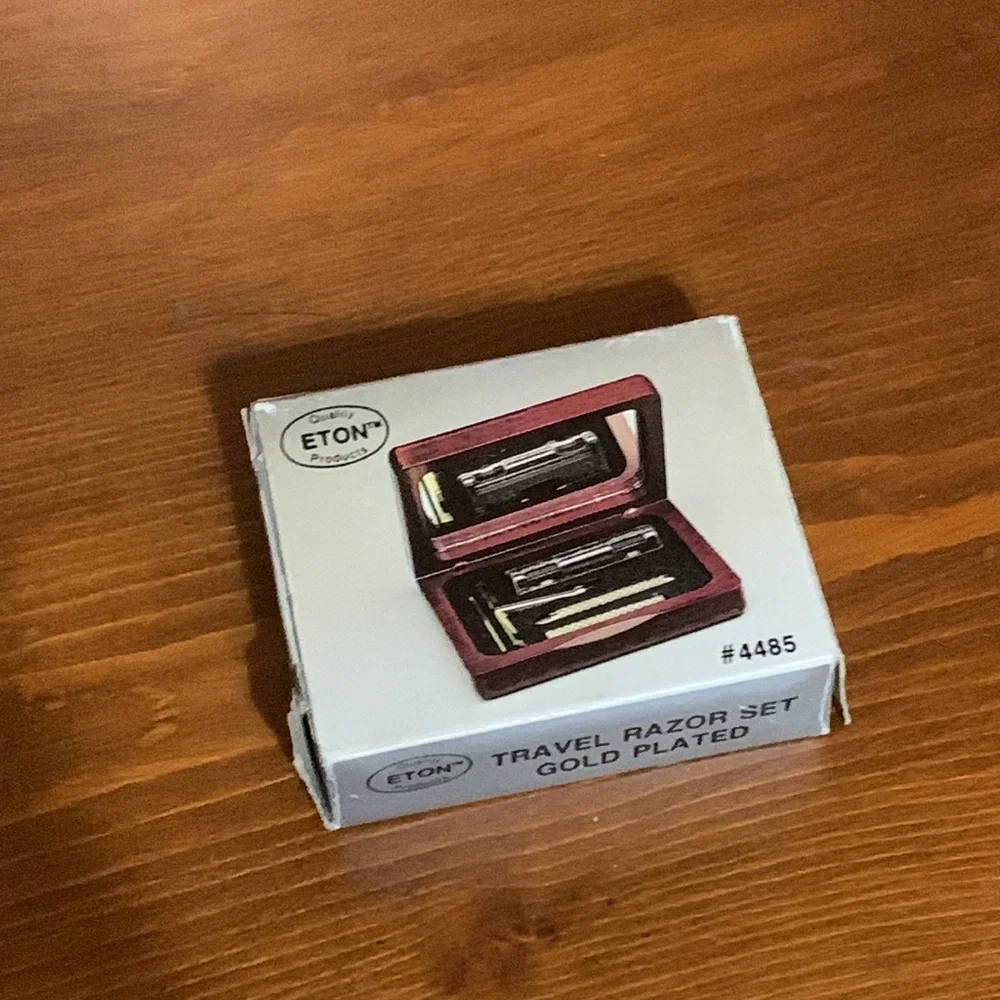 ETON PRODUCTS - Vintage Travel Razor Set / Gold Plated/ Never Been Used